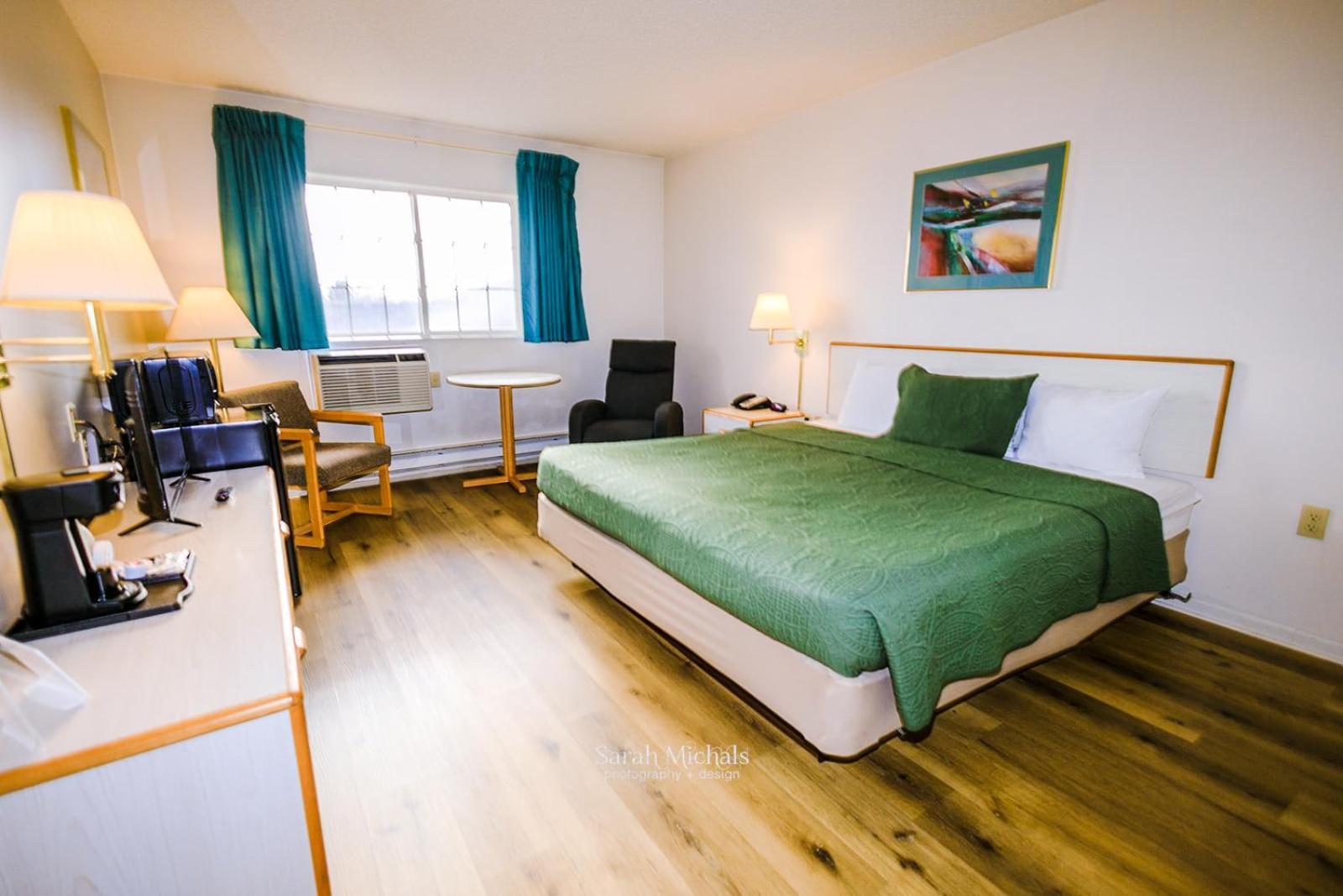 Mountain Host Motor Inn Iron Mountain Eksteriør billede