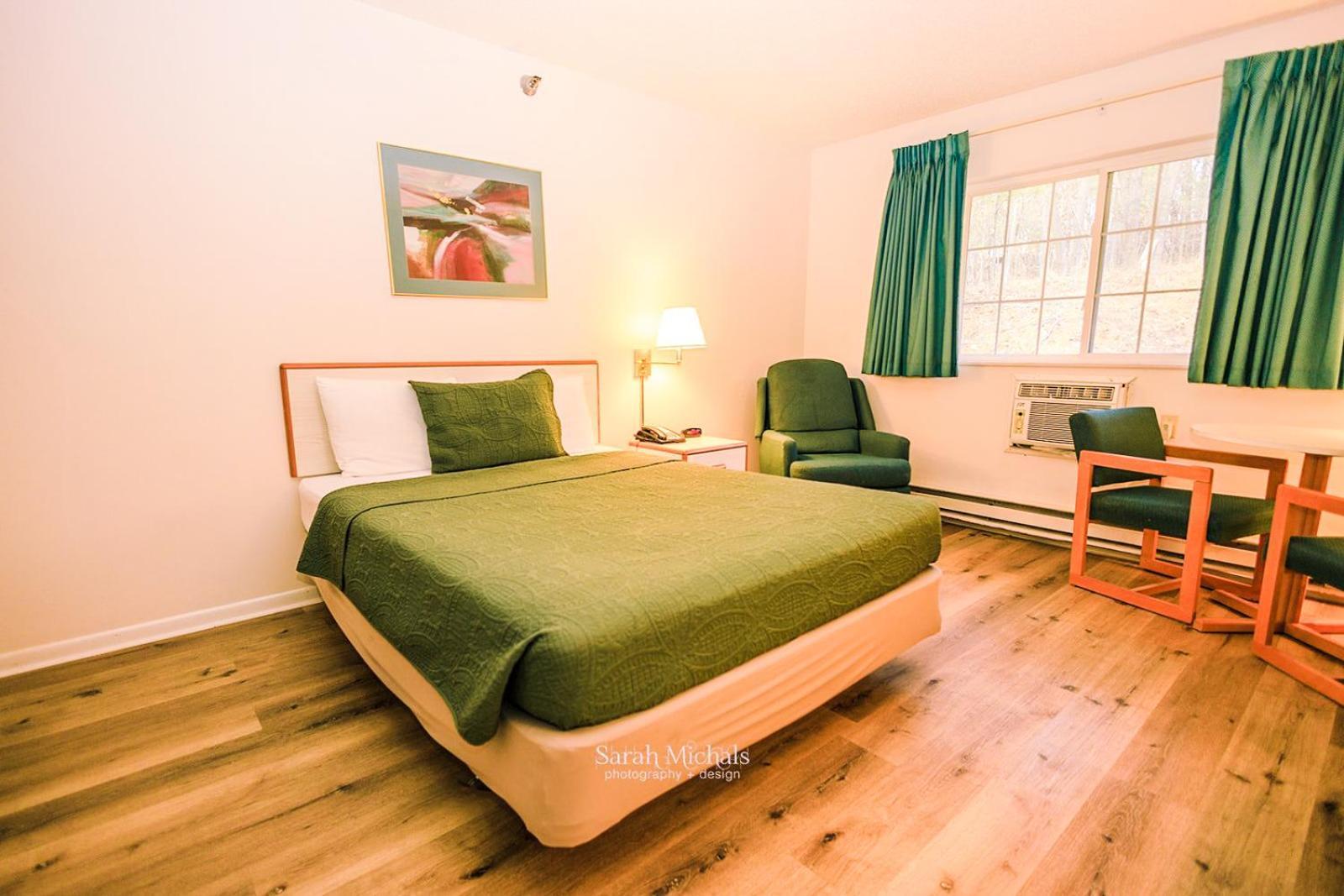 Mountain Host Motor Inn Iron Mountain Eksteriør billede