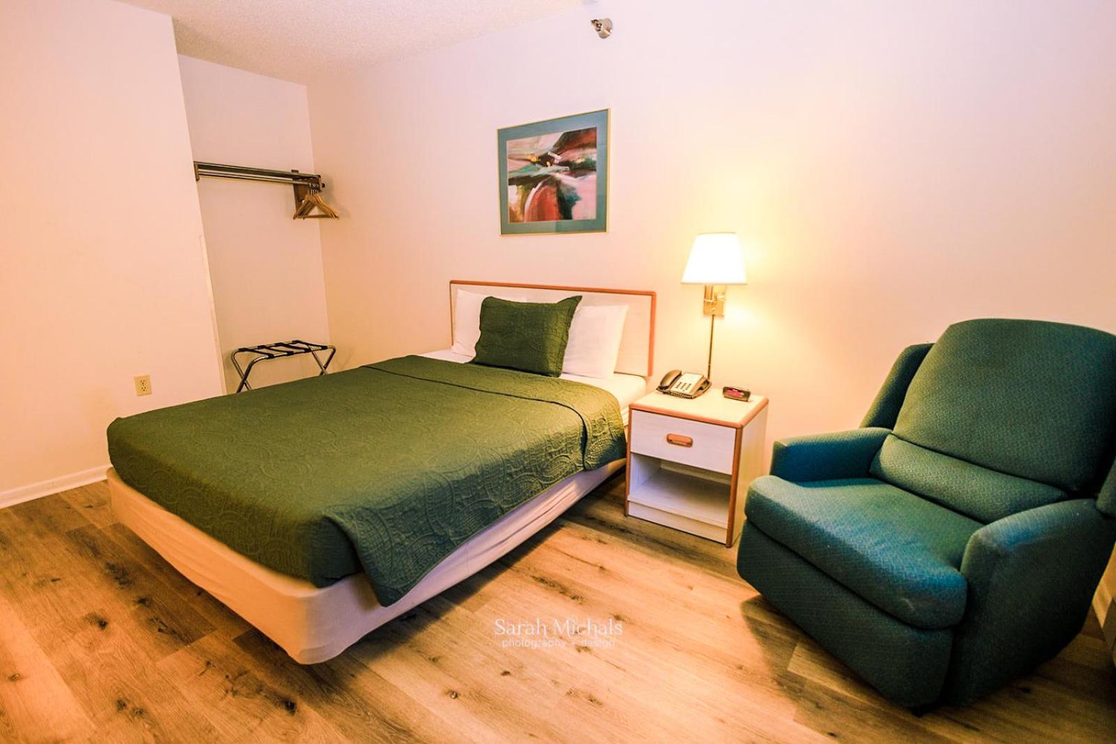 Mountain Host Motor Inn Iron Mountain Værelse billede